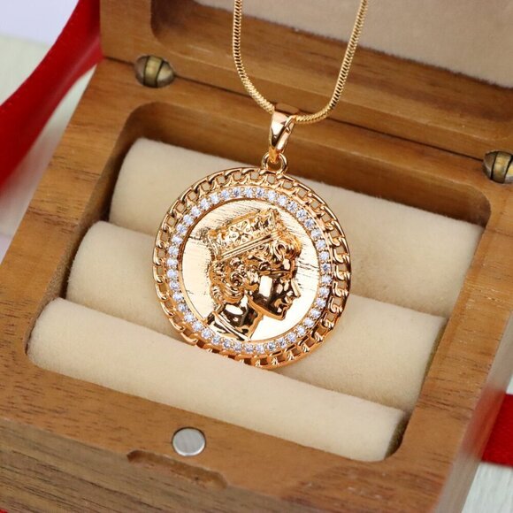 "Rose Gold Coin Pendant with Queen Profile and Iced Border, XPPT1405 - Picture 2 of 13